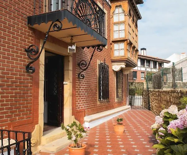 Villa colonial Jardin Algorta centro Puerto Viejo